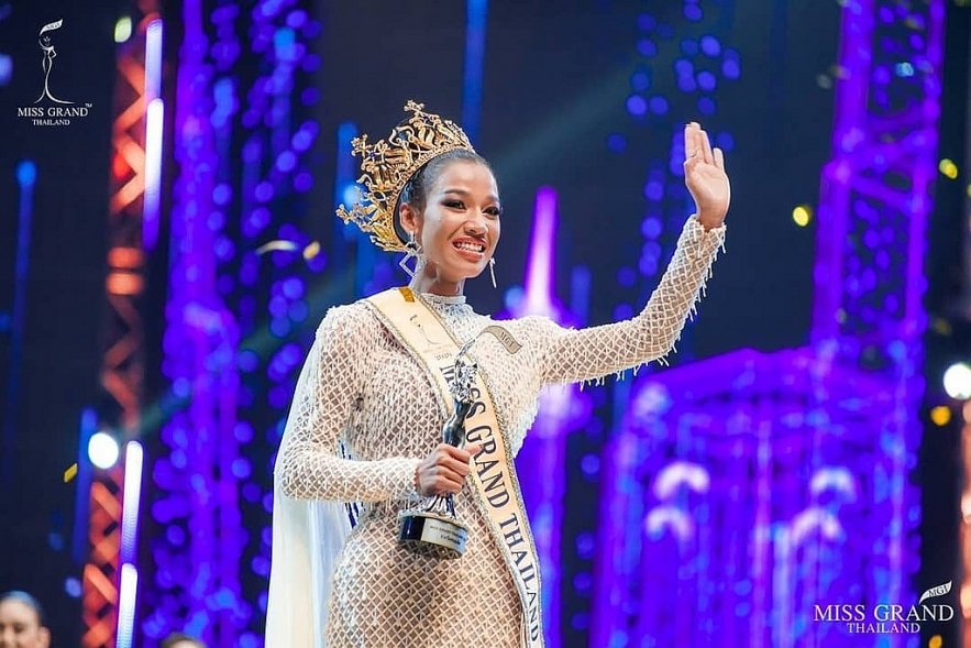 Who is chanrarapadit namfon thai pageant queen called "ugly" and "negro" after supporting pro-democracy protests